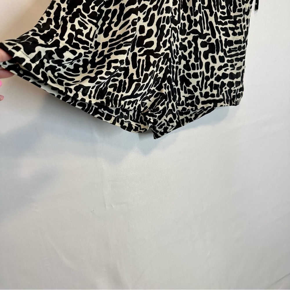 imaginary voyage Black & White V-neck Romper - Size Medium - Picture 7 of 7